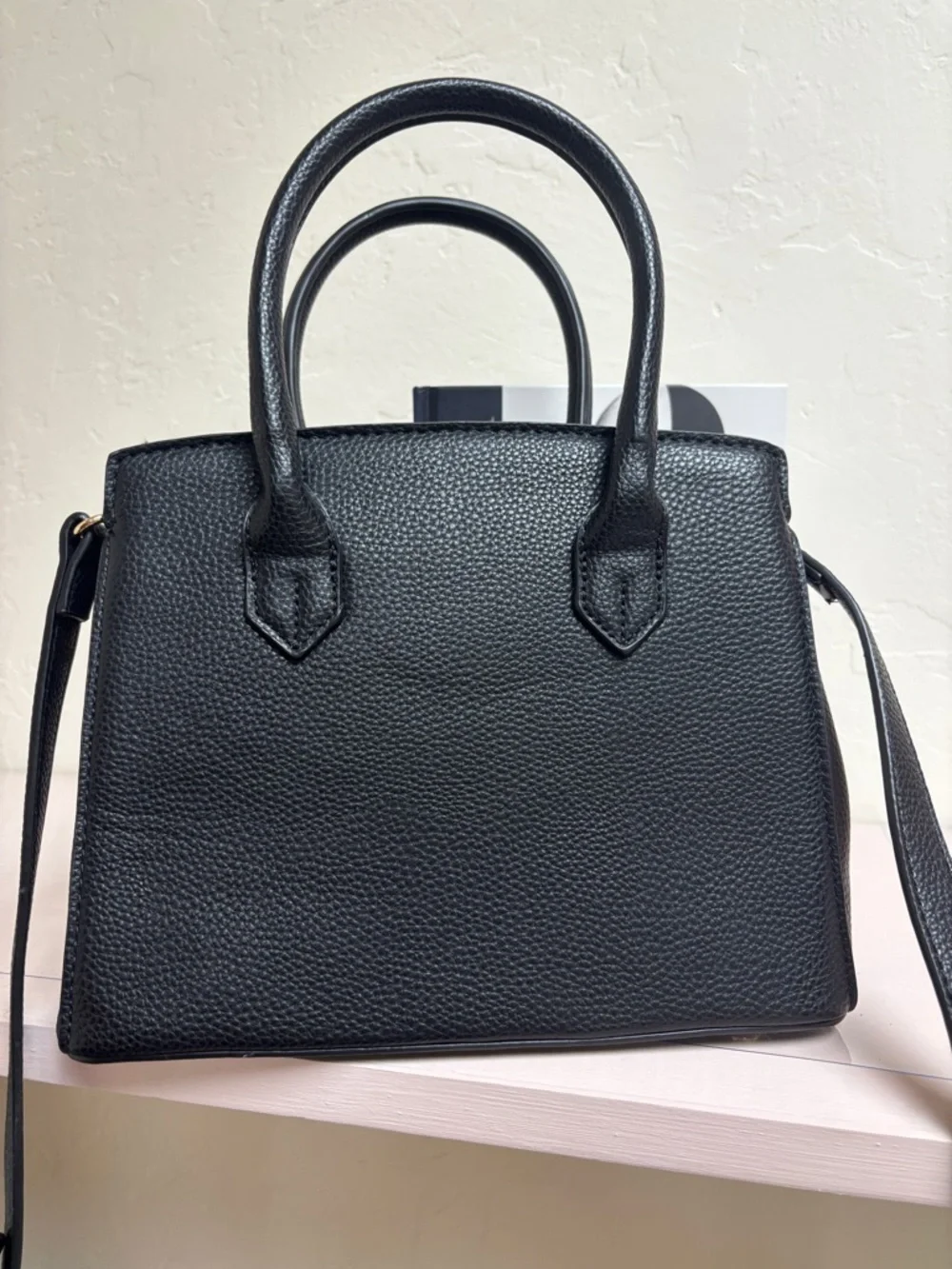 Elegant Black Pebbled Satchel with Gold Lock Detail‎